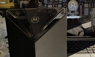 摩托罗拉Razr折叠手机包装盒以及量产实机曝光