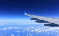 飞行员万米云层中拍到不明飞行物：成队列匀速飞行